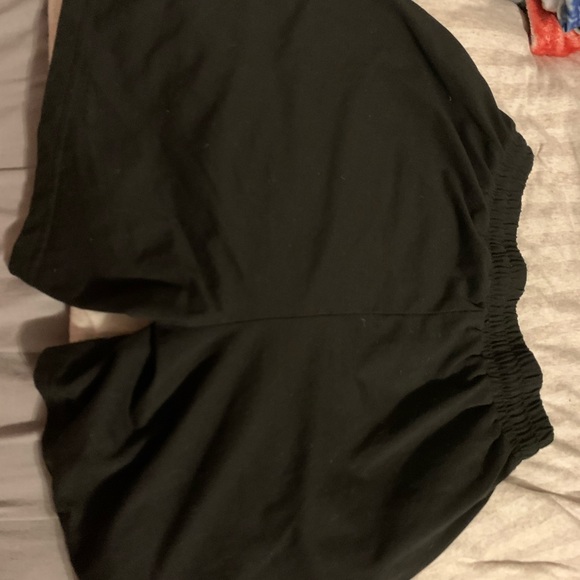 Fixs like a small or medium - Picture 2 of 2